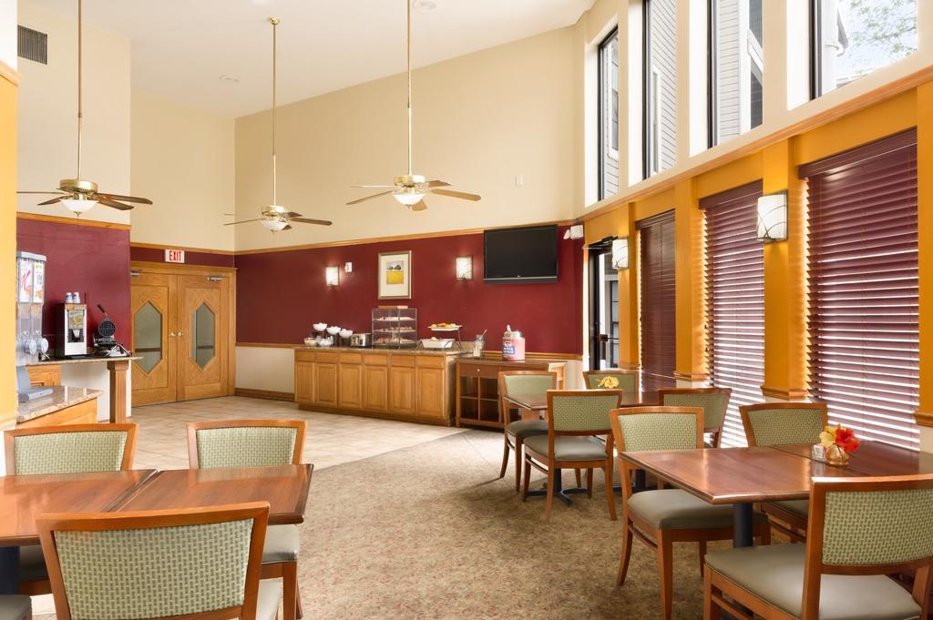 Ramada Huntsville Exterior photo