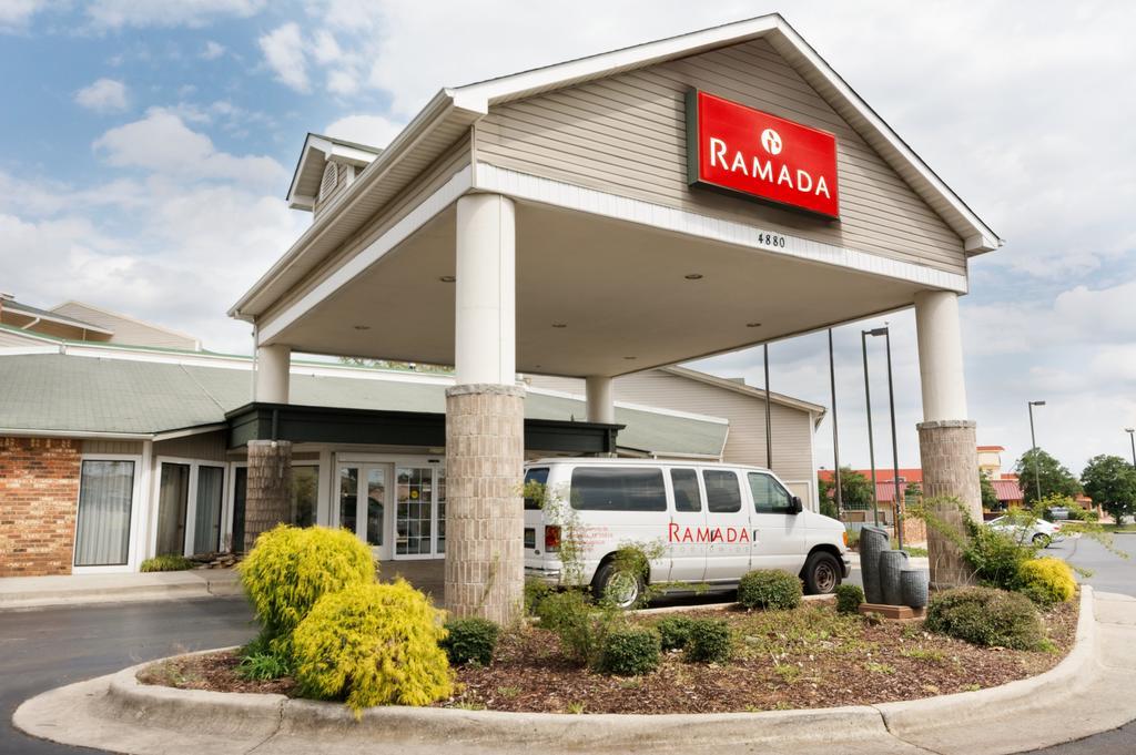 Ramada Huntsville Exterior photo