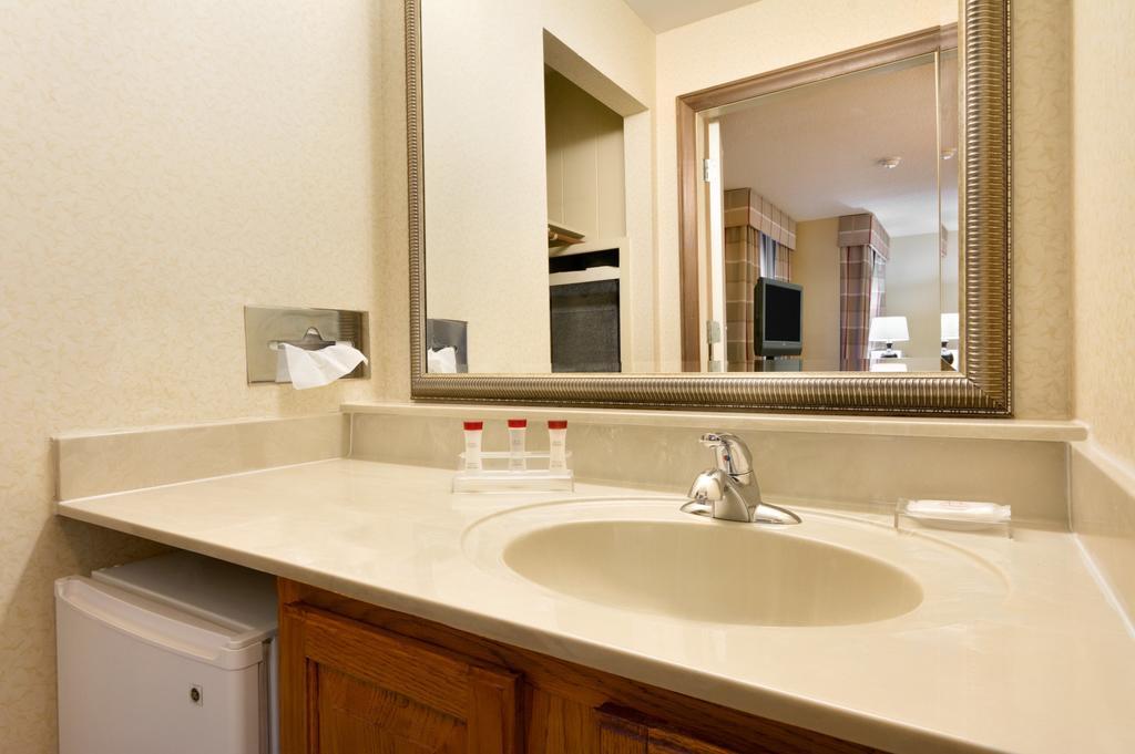 Ramada Huntsville Room photo