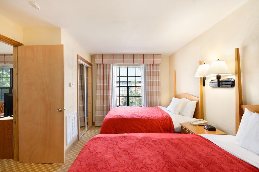 Ramada Huntsville Room photo