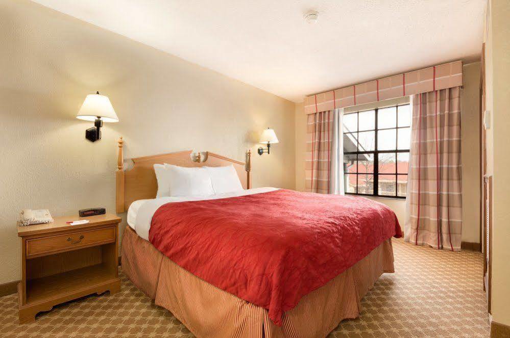 Ramada Huntsville Exterior photo